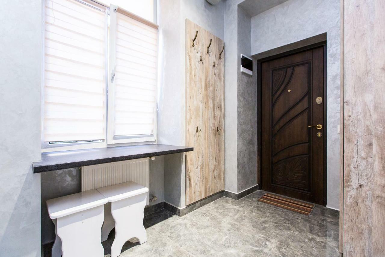 Дизайнерська Віп Квартира По Вулиці Куліша 14 Lviv Dış mekan fotoğraf