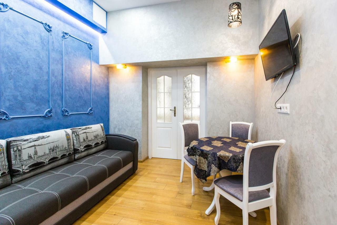 Дизайнерська Віп Квартира По Вулиці Куліша 14 Lviv Dış mekan fotoğraf